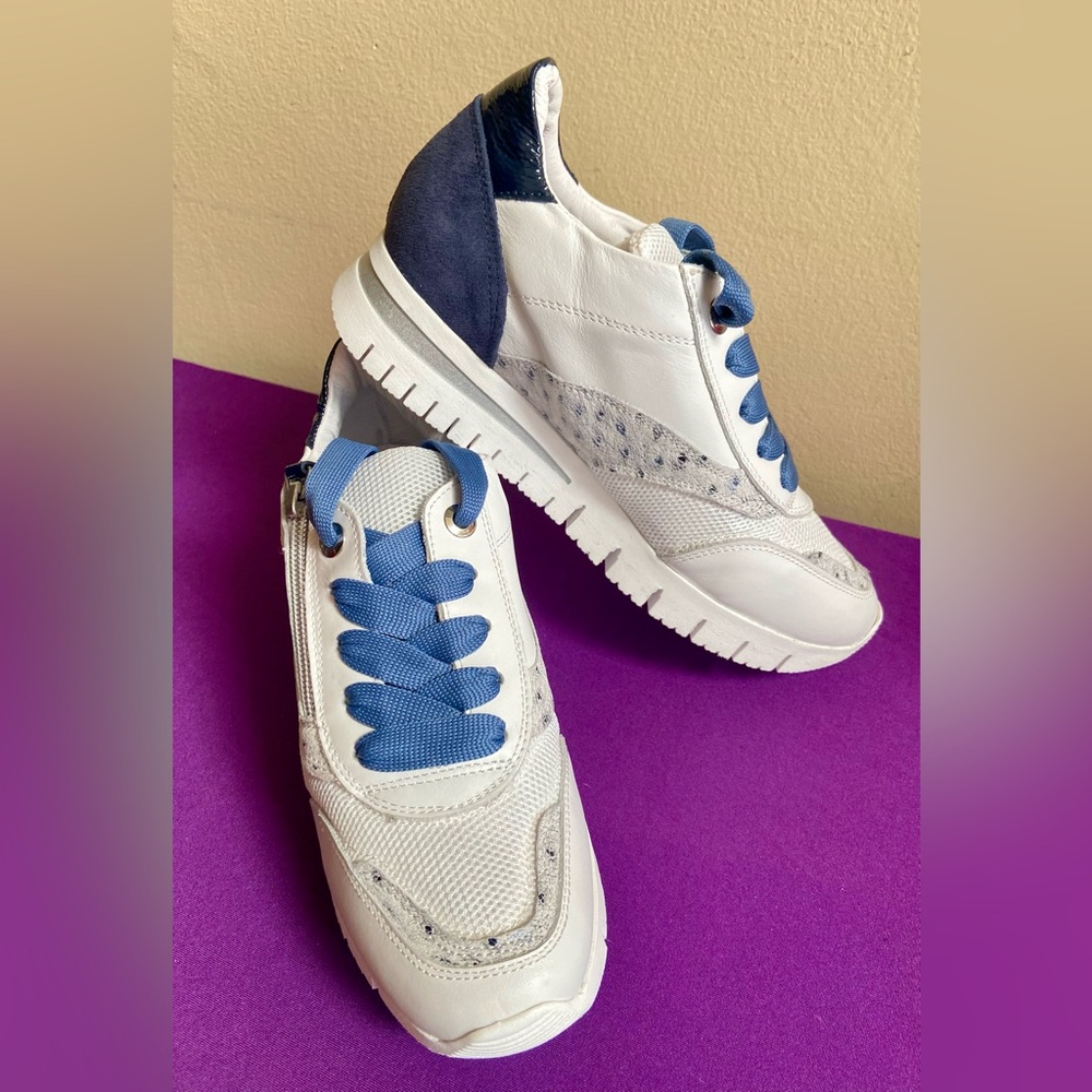 Ron White “Zola” Sneakers - Women’s Size 36 White/Blue w/Bag & Tags NWT